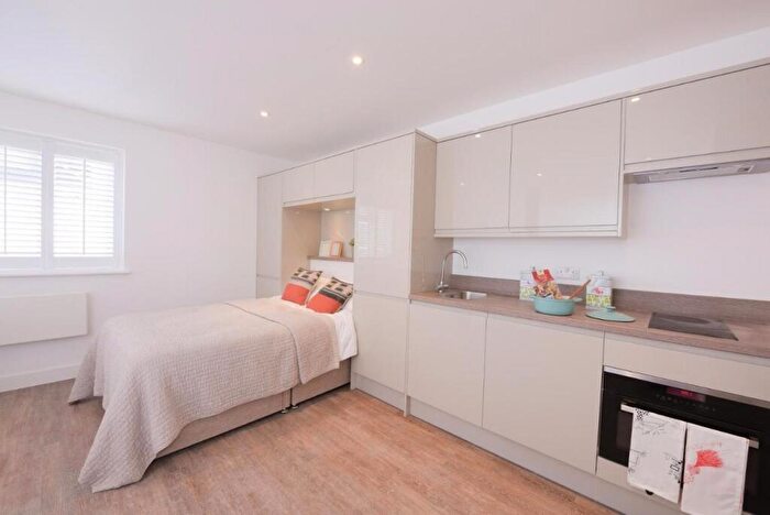 Flat To Rent In Canute Road, SO14