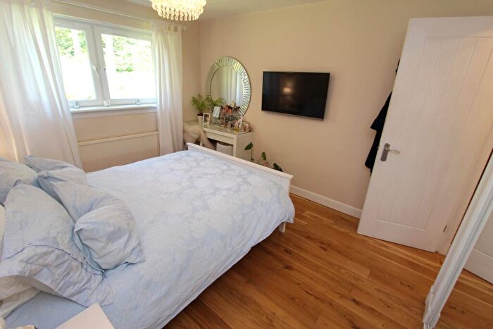 2 Bedroom Flat To Rent In Clark Place, Trinity, Edinburgh, EH5