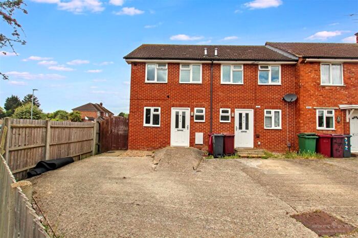 2 Bedroom End Of Terrace House For Sale In Gainsborough Road, Reading, RG30