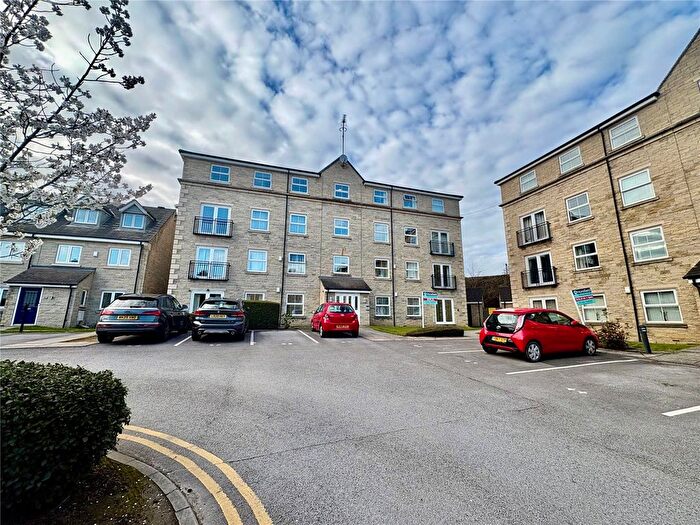 2 Bedroom Flat For Sale In Winding Rise, Bailiff Bridge, Brighouse, West Yorkshire, HD6