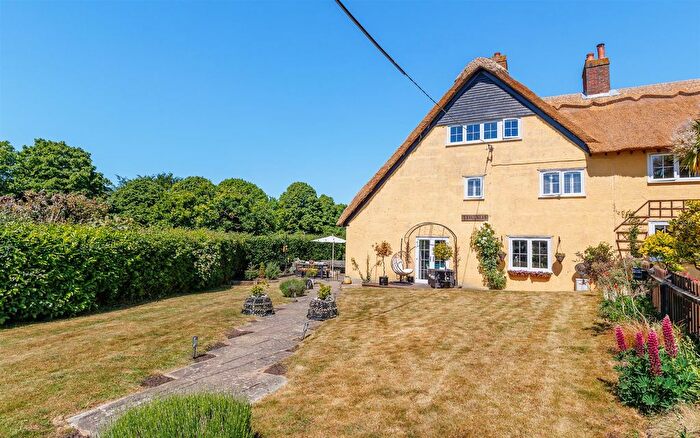 4 Bedroom Cottage For Sale In Beautiful Thatched Cottage - Beatrice Avenue, East Cowes, PO32