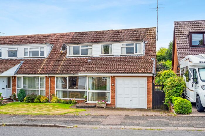 3 Bedroom Semi-Detached House For Sale In Kinsbourne Close, Harpenden, AL5