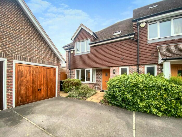 3 Bedroom Semi-Detached House To Rent In Williamson Close, Mortimer, Reading, Berkshire, RG7