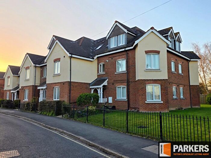 2 Bedroom Flat To Rent In - Water Lane, Totton, SO40