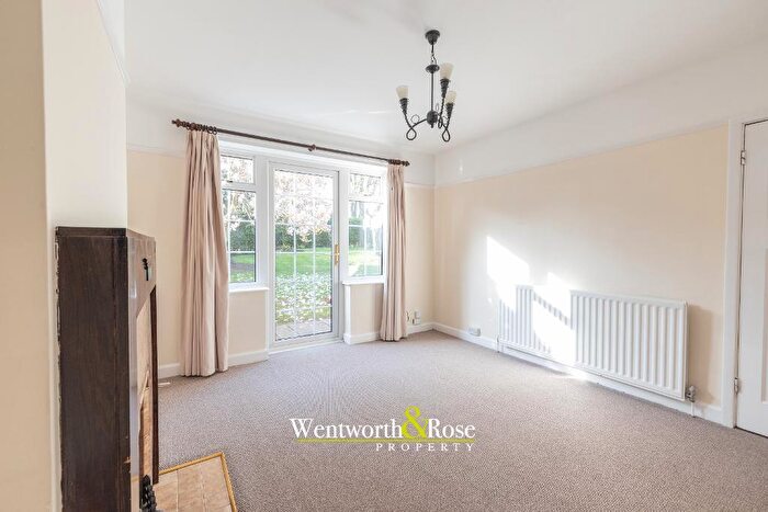 4 Bedroom Semi Detached House To Rent In Iris Close, Selly Oak, Birmingham, B29