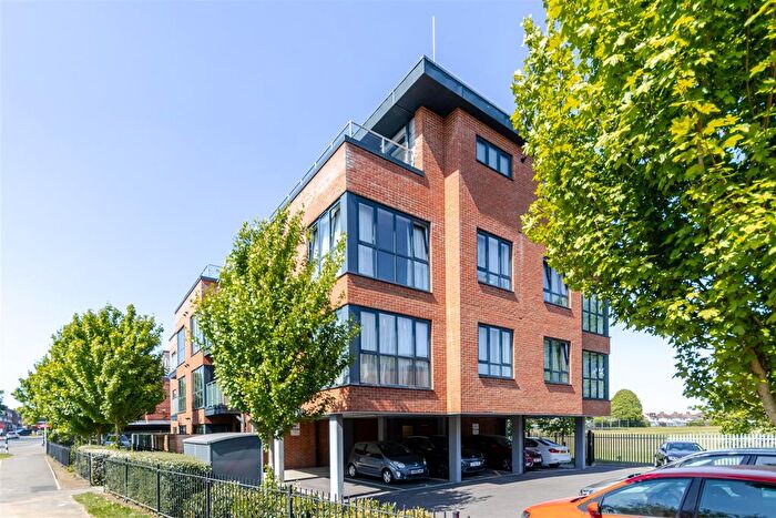 1 Bedroom Flat For Sale In Victoria Road, Ruislip, HA4