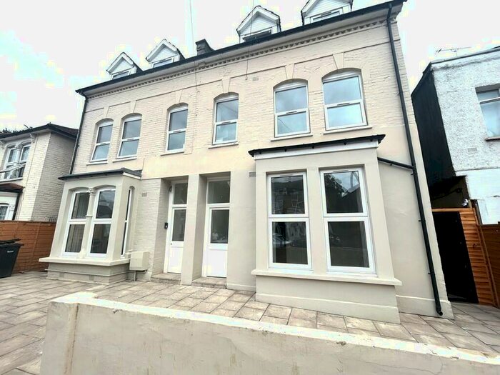 1 Bedroom Flat To Rent In Vicarage Road, Tottenham, London, N17