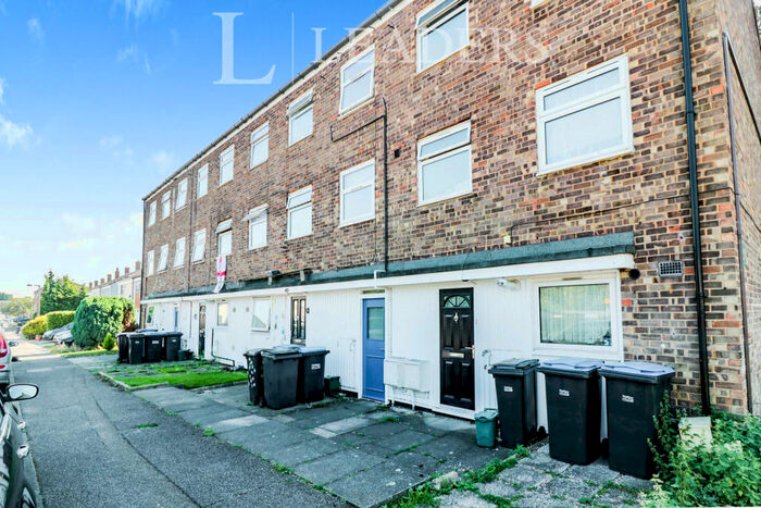 1 Bedroom Flat To Rent In Hornbeams, CM20