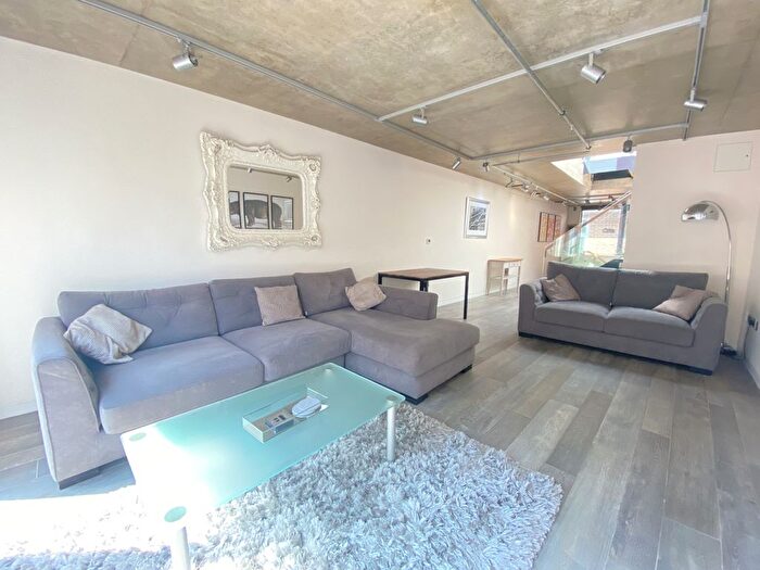 4 Bedroom Town House To Rent In Southern Street, Castlefield, Manchester, M3
