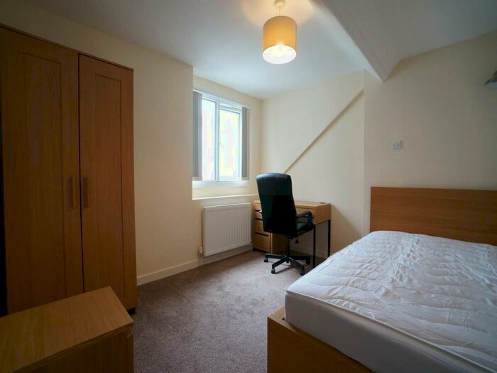 2 Bedroom House To Rent In Apartment, Bangor, Gwynedd, LL57