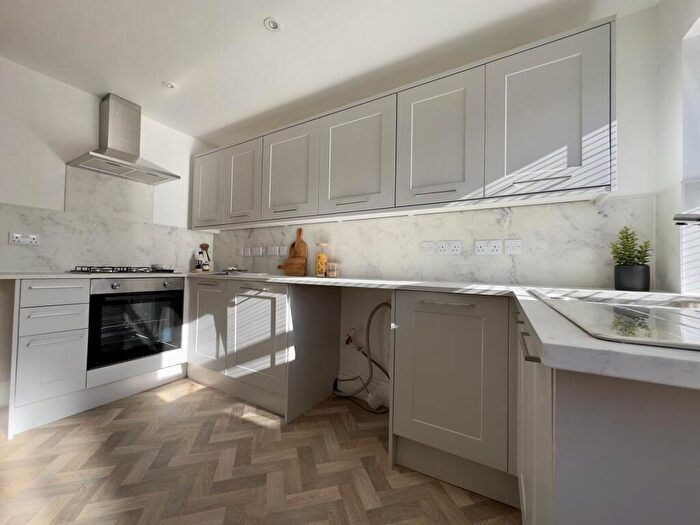6 Bedroom House To Rent In Monks Road, LN2