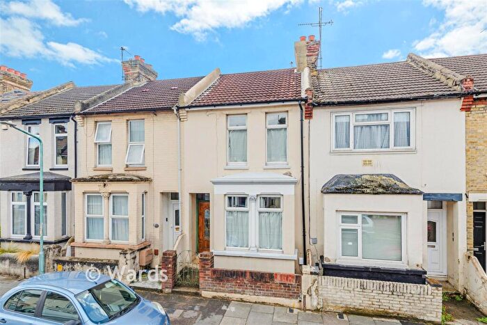 3 Bedroom Terraced House For Sale In Priestfield Road, Gillingham, Kent, ME7