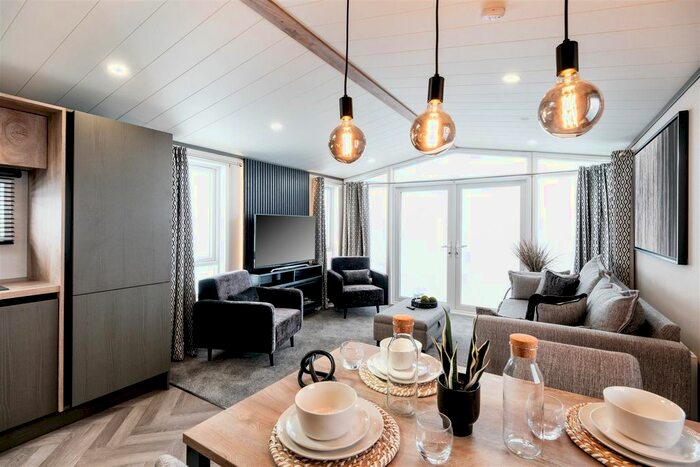 2 Bedroom Mobile/park Home For Sale In Derwent Oaks, High Lane, York, YO41