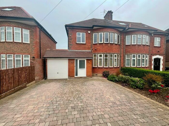 3 Bedroom Semi-Detached House To Rent In Cissbury Ring South, Woodside Park, N12
