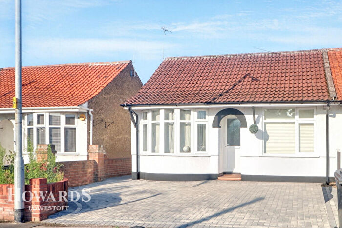 3 Bedroom Semi-Detached Bungalow For Sale In Kirkley Run, Lowestoft, NR33
