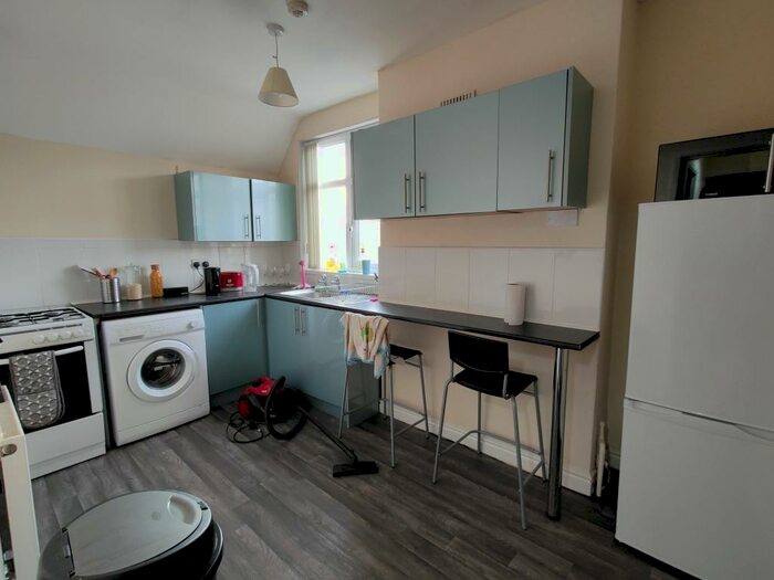 2 Bedroom Flat To Rent In Beckingham Road, Leicester, LE2