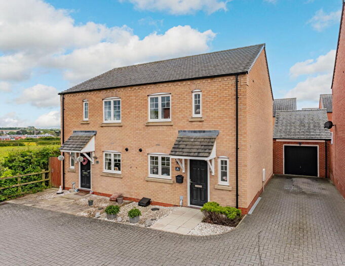 3 Bedroom Semi-Detached House For Sale In Kelmarsh Avenue, Raunds, Wellingborough, NN9