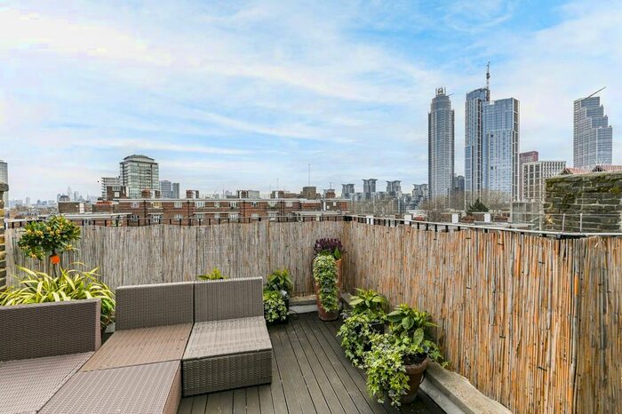 3 Bedroom Flat To Rent In St Georges Square, Pimlico, London, SW1V