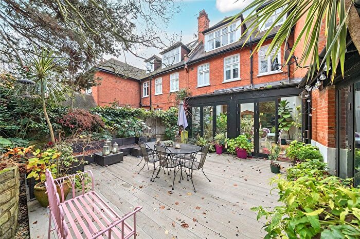 3 Bedroom Flat For Sale In Bracknell Gardens, London, NW3