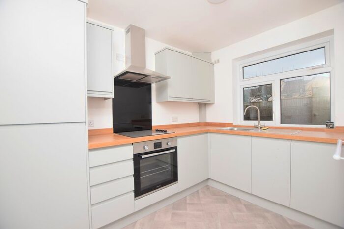 2 Bedroom Flat To Rent In Henleaze Road, Henleaze, Bristol, BS9