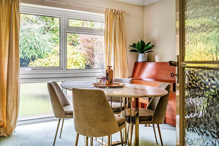 4 Bedroom Detached House For Sale In Ermyn Way, Leatherhead, KT22