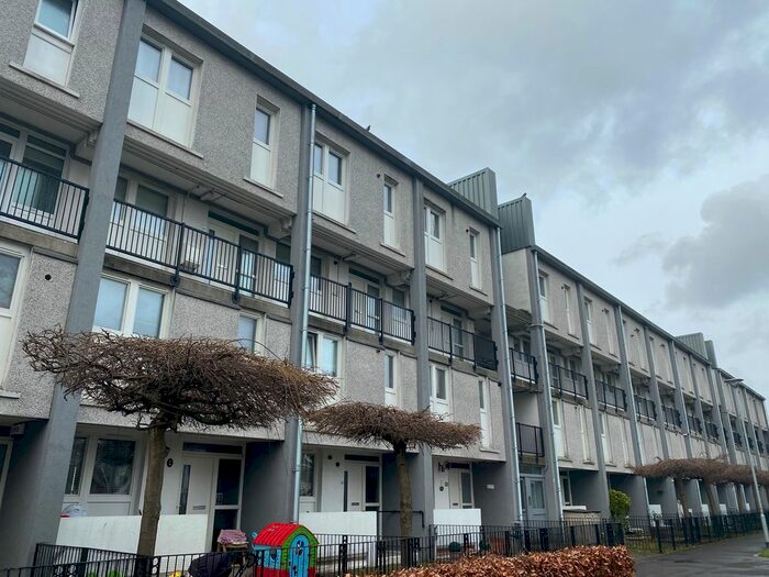 2 Bedroom Flat To Rent In Commercial Court, Oatlands, Glasgow, G5