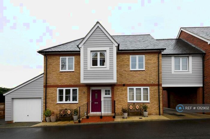 4 Bedroom Detached House To Rent In Ashford Place, Broomfield, Chelmsford, CM1