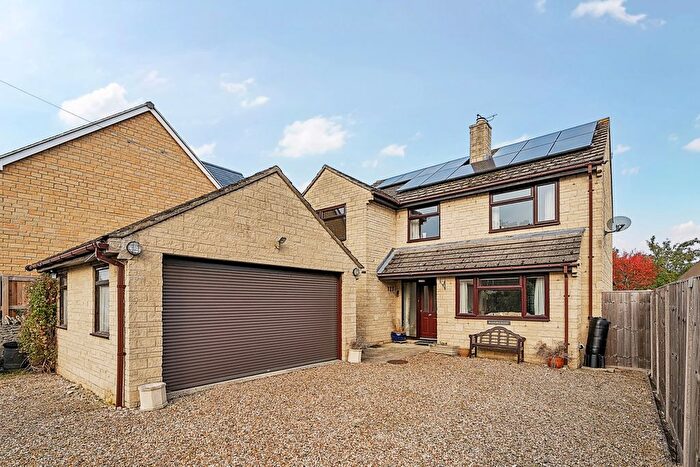 4 Bedroom Detached House For Sale In Arkell Avenue, Carterton, Oxfordshire, OX18