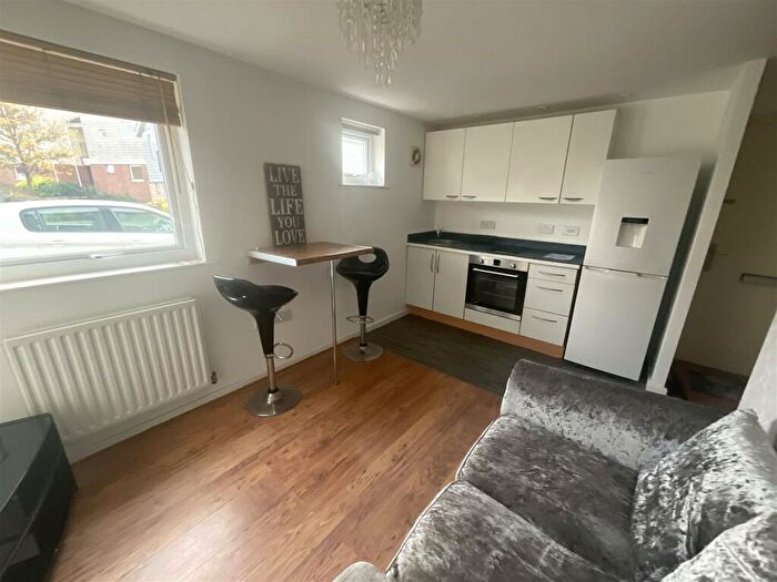 1 Bedroom Flat To Rent In Follager Road Willans Green Rugby, CV21