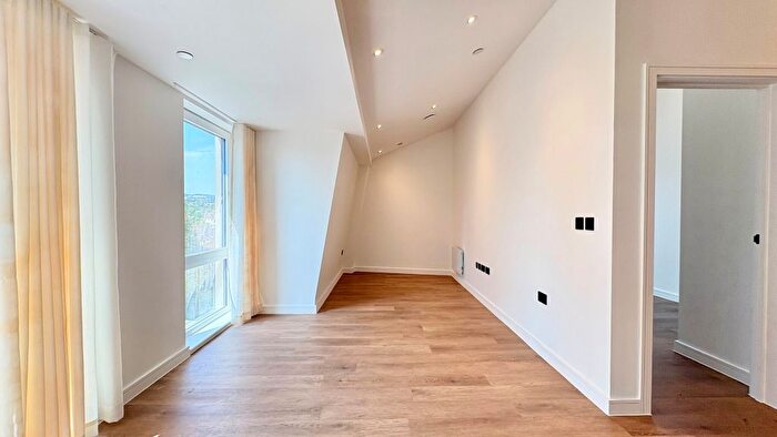 1 Bedroom Flat To Rent In Windsor Bridge Road, Bath, BA2