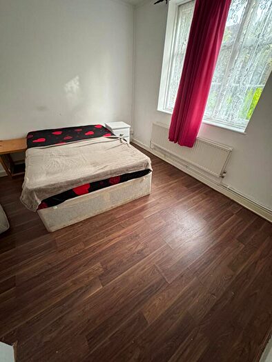 2 Bedroom Flat To Rent In Addison Way, London, NW11