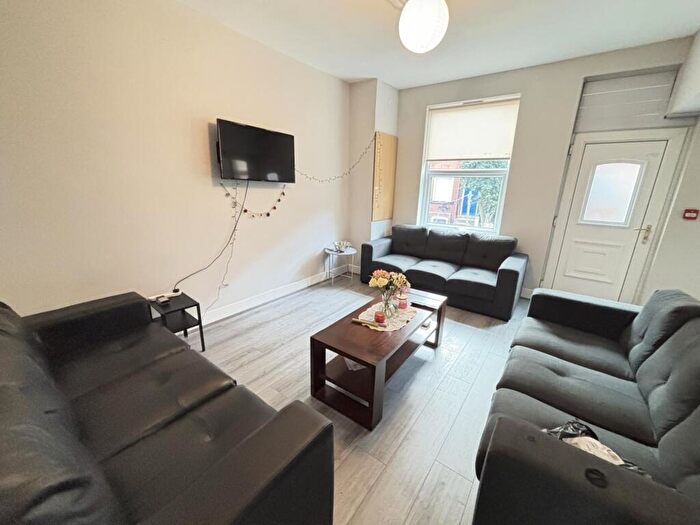 5 Bedroom House To Rent In Hessle Terrace, Leeds, LS6