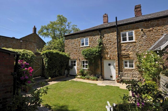 3 Bedroom Terraced House To Rent In South Street, Castle Cary, BA7