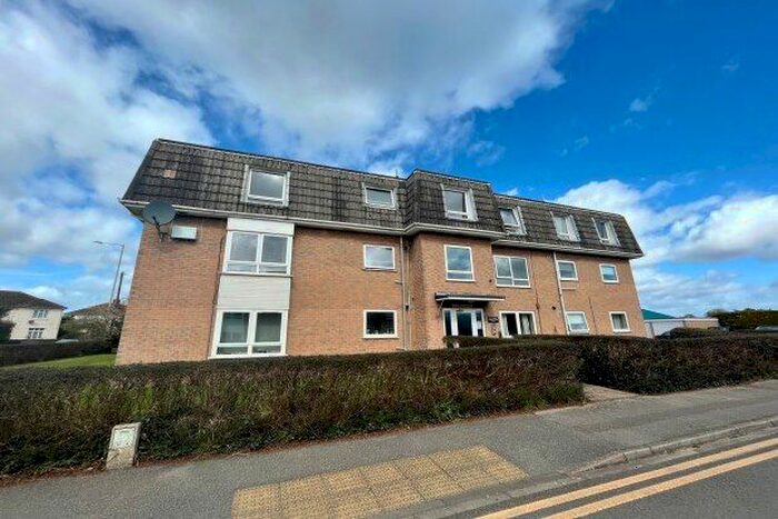 2 Bedroom Flat To Rent In Fairmile Road, Christchurch, BH23