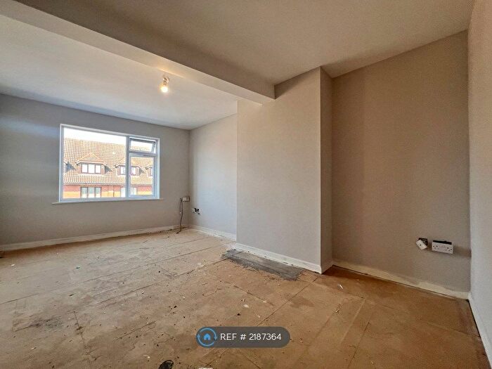 2 Bedroom Flat To Rent In Ashley Road, Poole, BH14