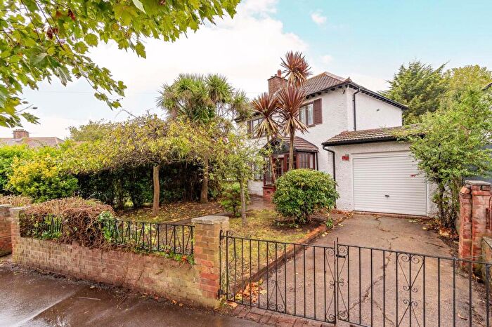 3 Bedroom House To Rent In County Road, Thornton Heath, CR7