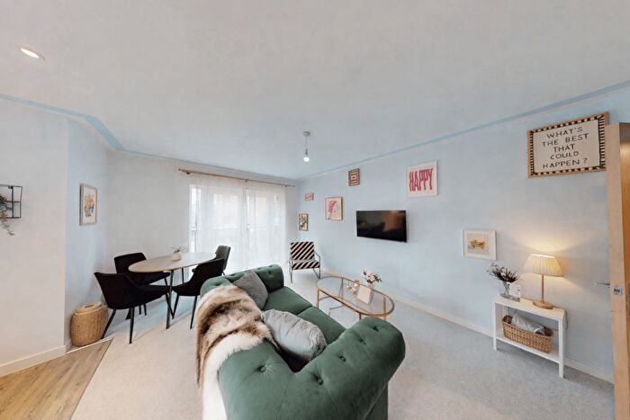 2 Bedroom Flat To Rent In Ashburnham Avenue, Lenton, Nottingham, NG7