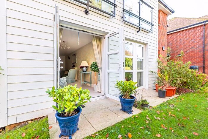 1 Bedroom Flat For Sale In Mutton Hall Hill, Heathfield, TN21