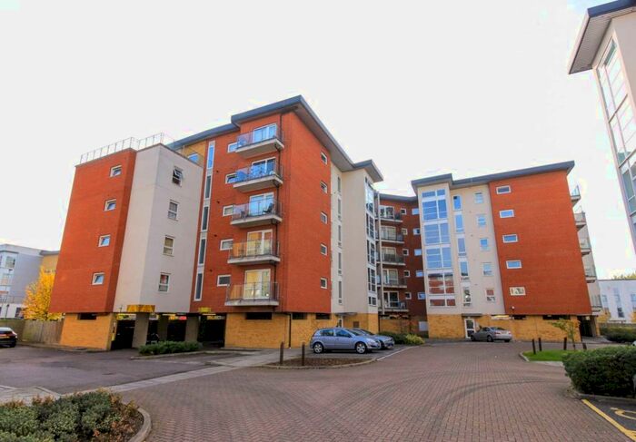 2 Bedroom Apartment To Rent In Clarkson Court, Hatfield, AL10