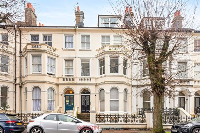2 Bedroom Flat For Sale In St Aubyns, Hove, BN3