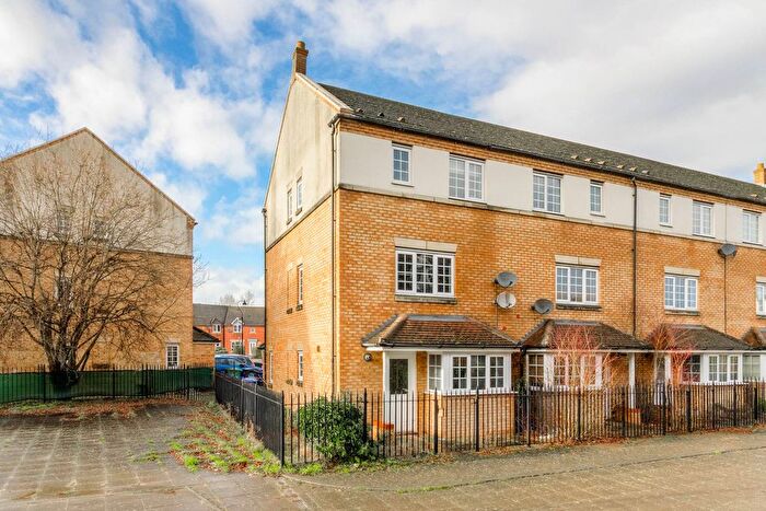 3 Bedroom End Terrace House For Sale In Dainty Grove, Grange Park, NN4