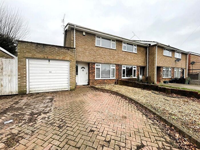 2 Bedroom End Of Terrace House For Sale In Loddon Road, Farnborough, GU14