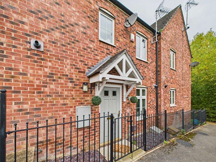 3 Bedroom Terraced House To Rent In Lake View, Pontefract, WF8