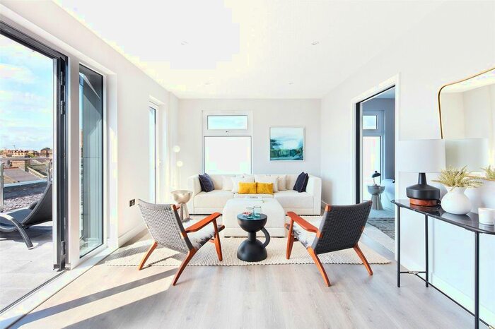 2 Bedroom Flat To Rent In Kilburn Lane, Brent, W10