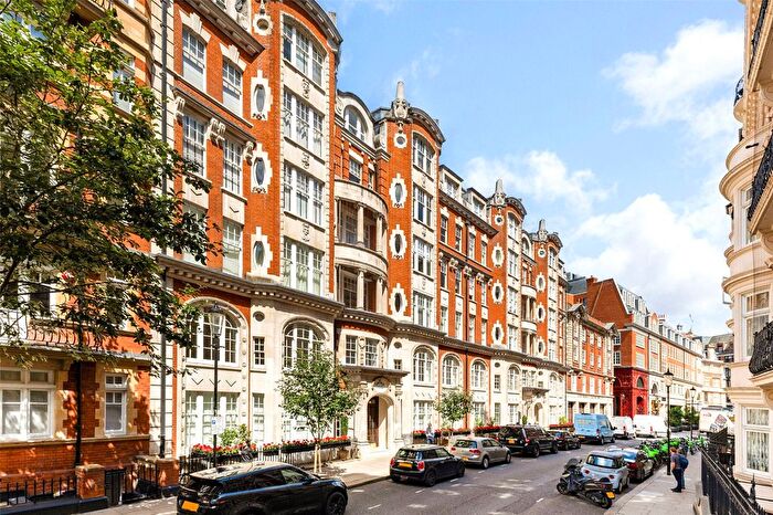 3 Bedroom Flat To Rent In Lincoln House, Basil Street, SW3