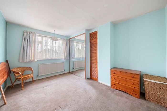 5 Bedroom Semi-Detached House For Sale In Nutfield Gardens, Northolt, UB5