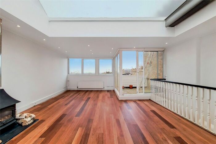 3 Bedroom Flat To Rent In Willoughby Road, Hampstead, NW3