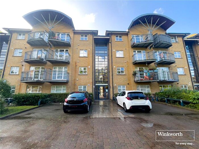 2 Bedroom Apartment To Rent In Old Kenton Lane, Kingsbury, London, NW9