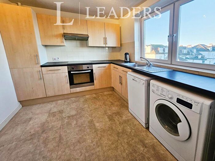 2 Bedroom Apartment To Rent In Fairlawns, Kingsway, Hove, BN3