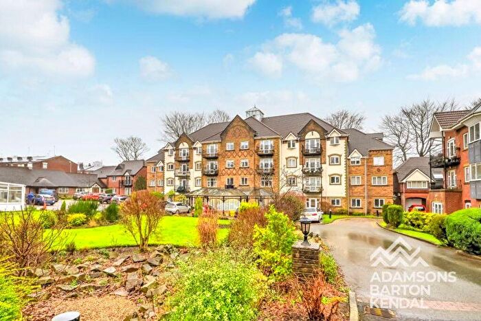 2 Bedroom Apartment For Sale In Pegasus Court, Oakenrod, OL11
